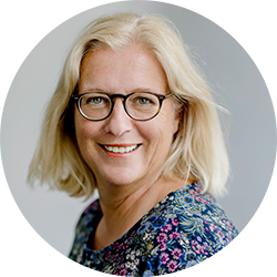 Magdalene Holzwarth, Sachbearbeitung Prüfungszentrale und Zusatzqualifizierungen